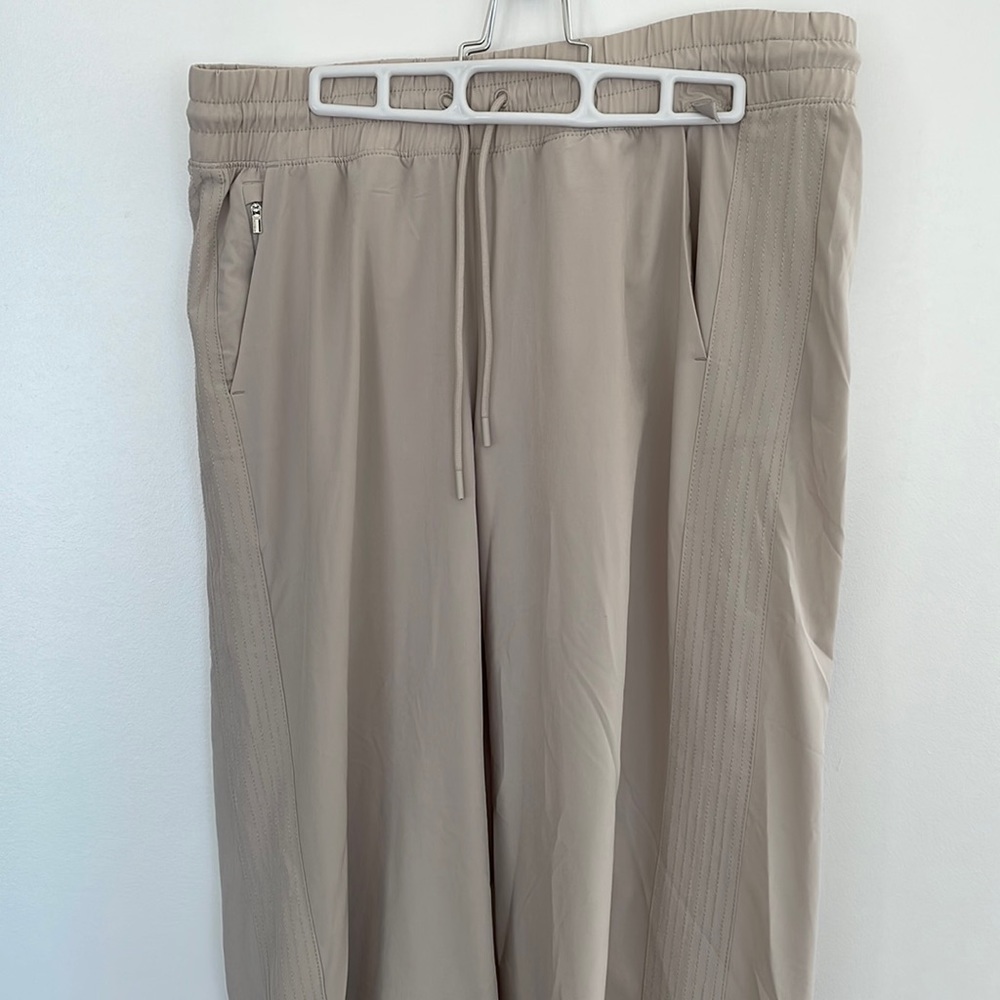 COPY - Athleta size 12, wide leg, cropped pants